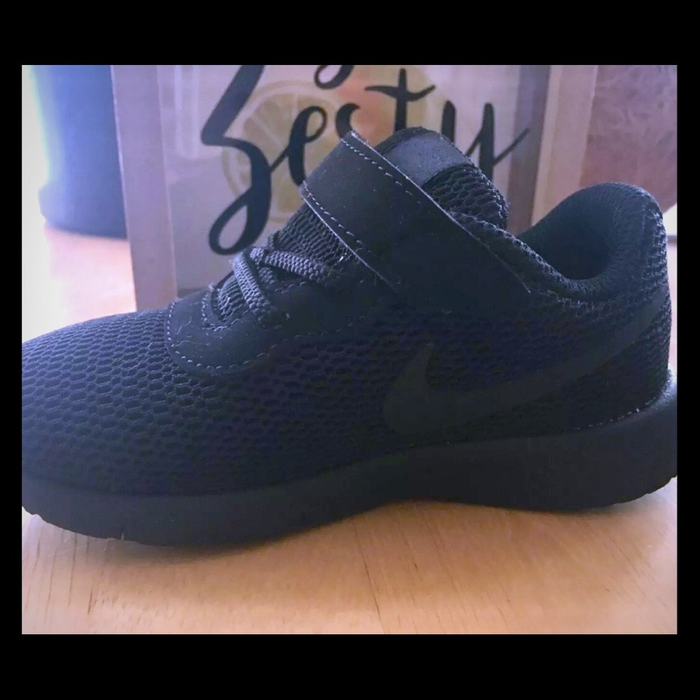 Kids Black Nike’s